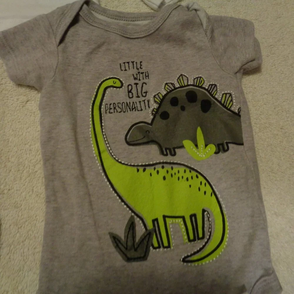BABY BUNDLE 2 CAPS ONSIE & PANTS SHIRT